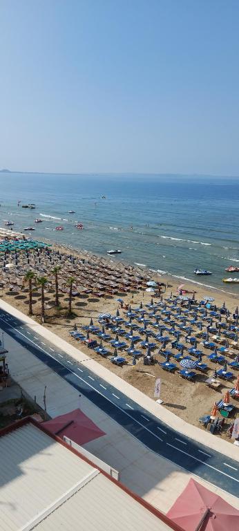 Holiday home. İn the sea .Beach - Image 6