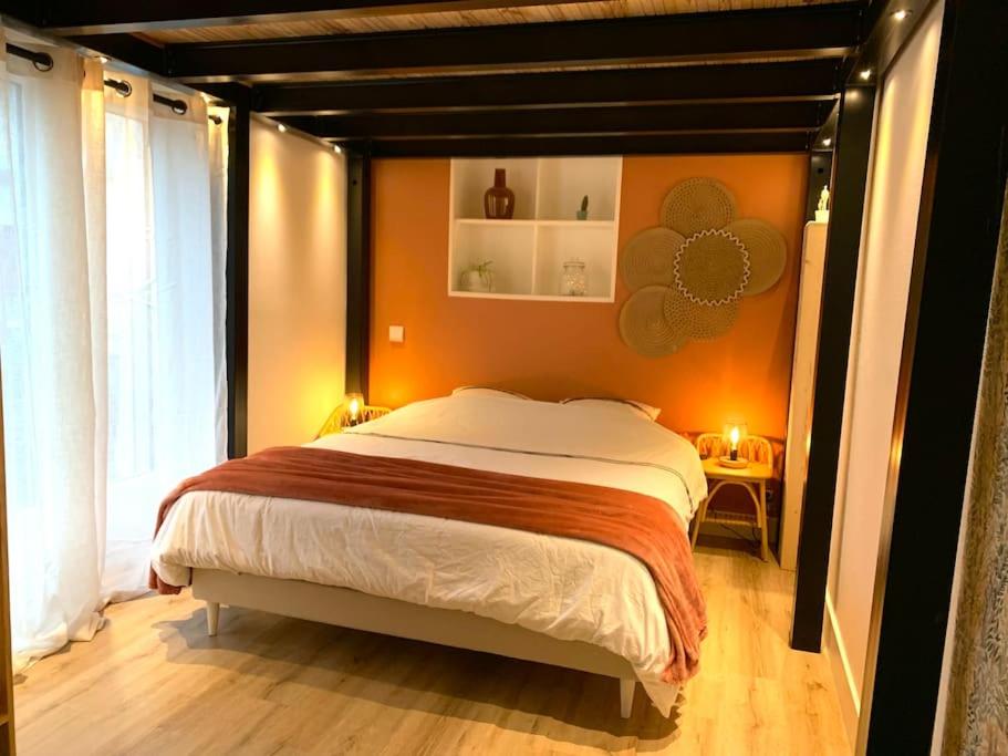 Postel nebo postele na pokoji v ubytování Le petit nid d'Aline
