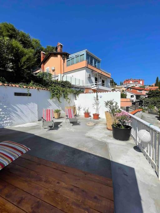 Balkón nebo terasa v ubytování Sunrise SeaView Apartment Fiesa