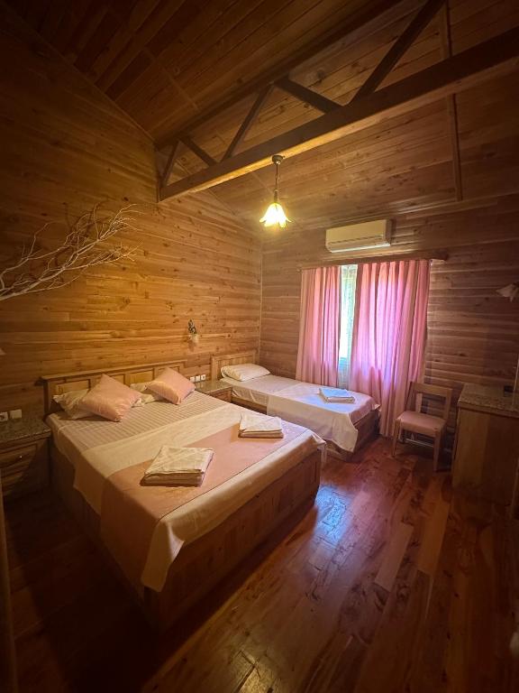 Postel nebo postele na pokoji v ubytování Sedir Palas