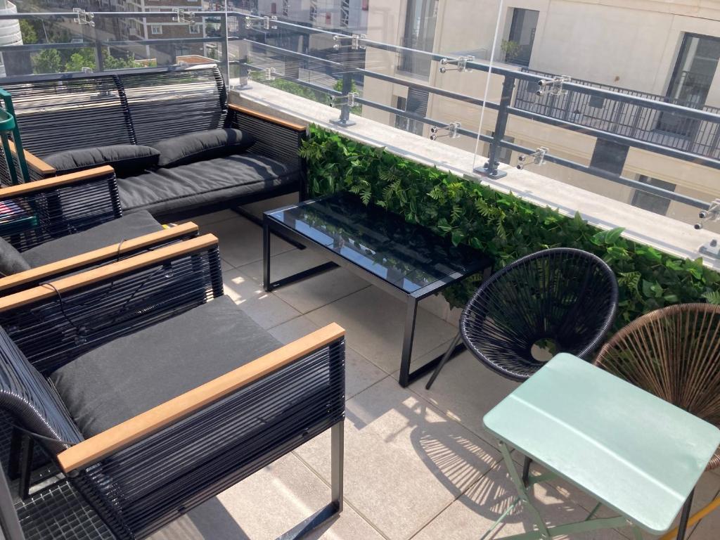 Fotografia z galérie ubytovania Superbe apt, parking gratuit, proche ligne 13&14, idéal famille & vue Montmartre ! v destinácii Saint-Ouen
