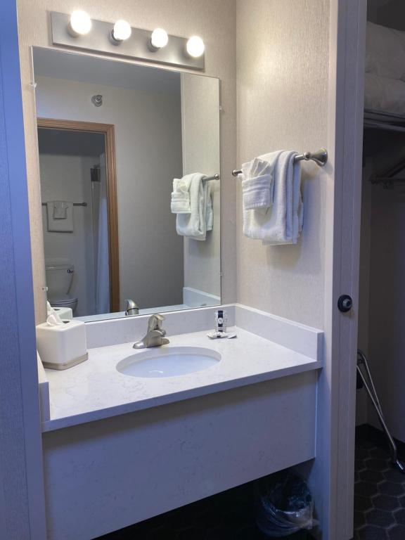 Dillon Inn photo