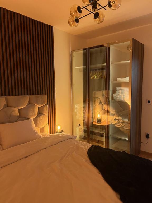 Postel nebo postele na pokoji v ubytování Luxe Living
