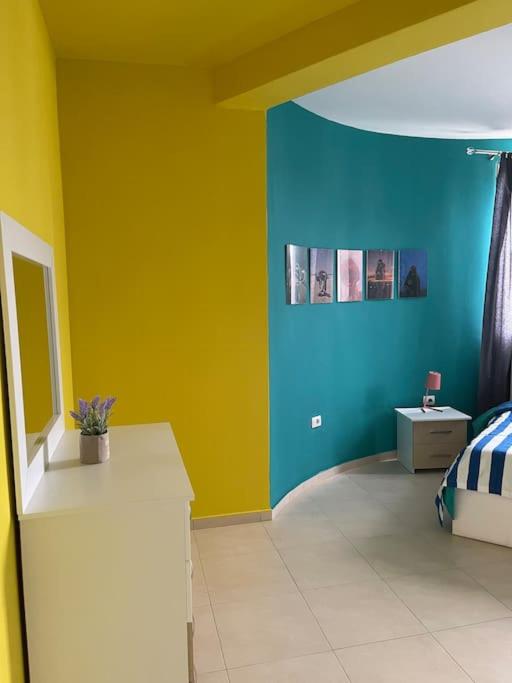 Lovely Seaview Apartment - Image 5