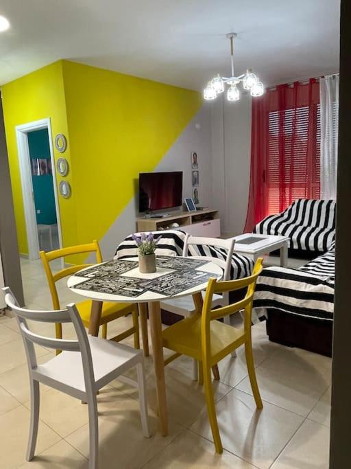 Lovely Seaview Apartment - Image 3