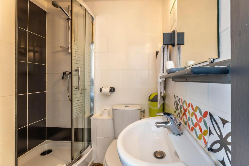 Koupelna v ubytování Hôtel Parc Mazon-Biarritz
