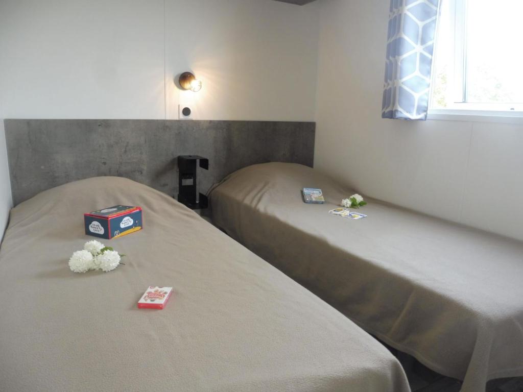 Postel nebo postele na pokoji v ubytování Camping de Trezulien