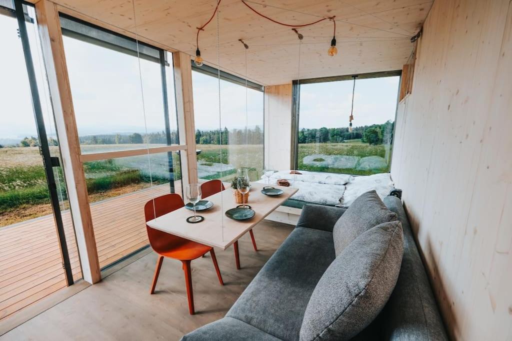 Posezení v ubytování TinyHouse Rumcajs