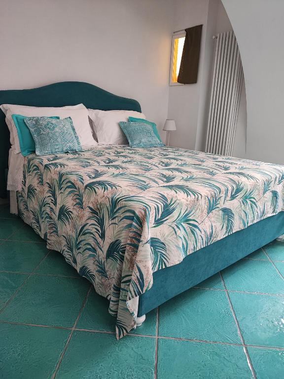 Posteľ alebo postele v izbe v ubytovaní Amalfi Small Wonder Tiny Town House