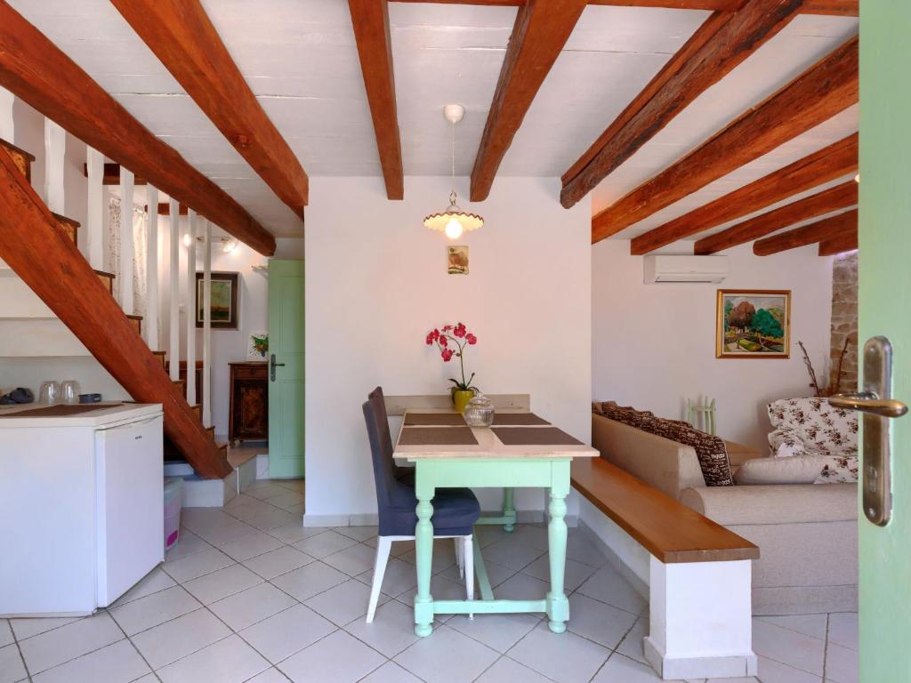 Posezení v ubytování Holiday Home Pinia II by Interhome