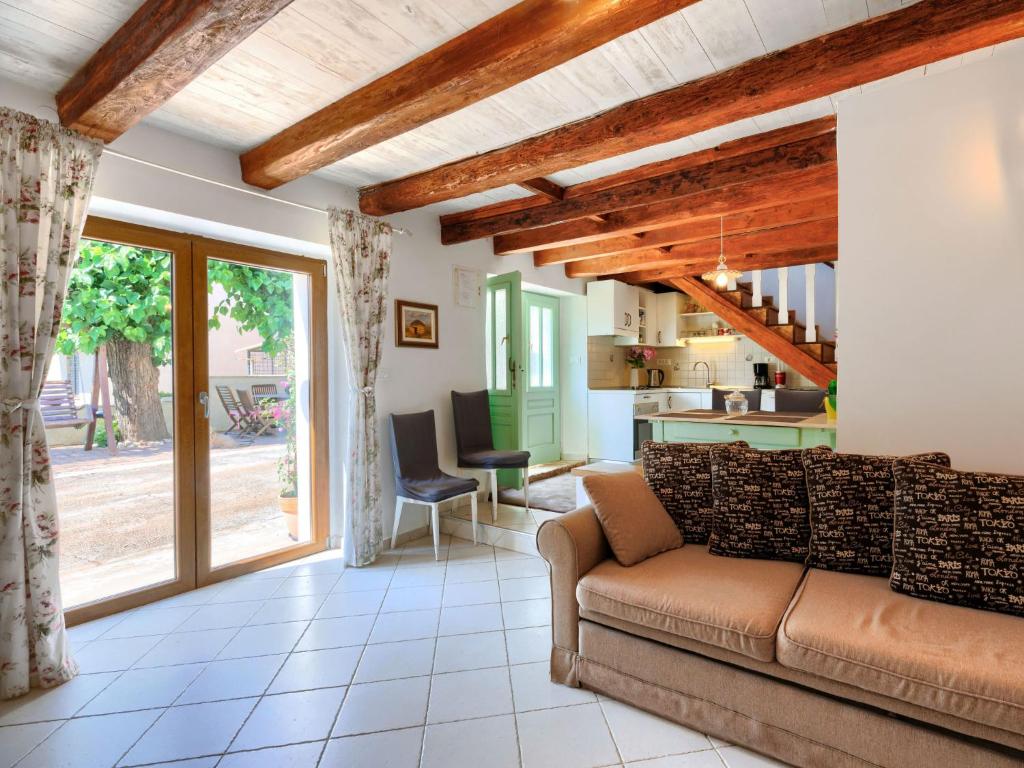 Posezení v ubytování Holiday Home Pinia II by Interhome