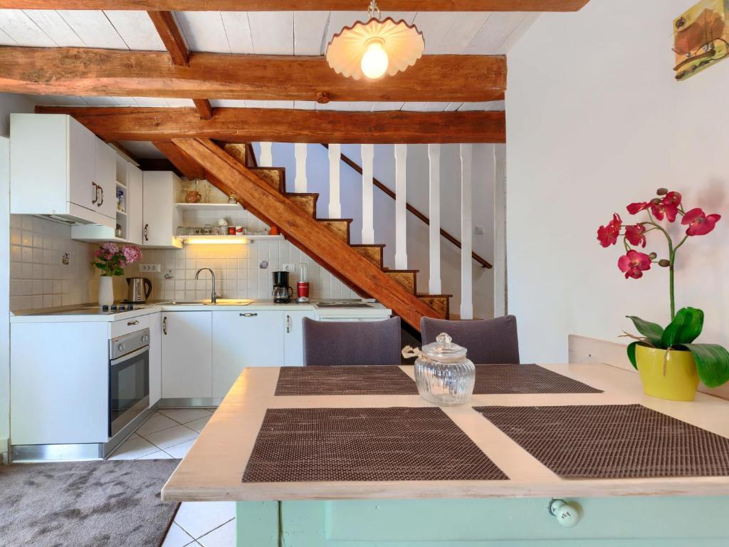 Kuchyň nebo kuchyňský kout v ubytování Holiday Home Pinia II by Interhome