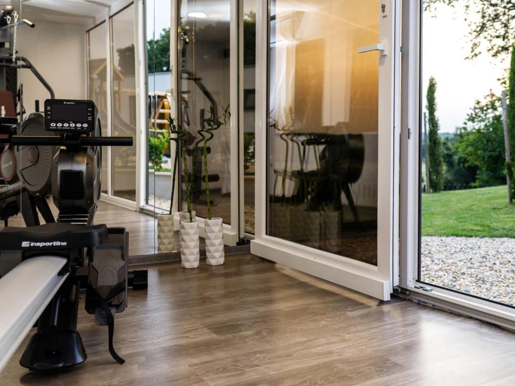 Centrum fitness w obiekcie Holiday Home Villa Sonia by Interhome