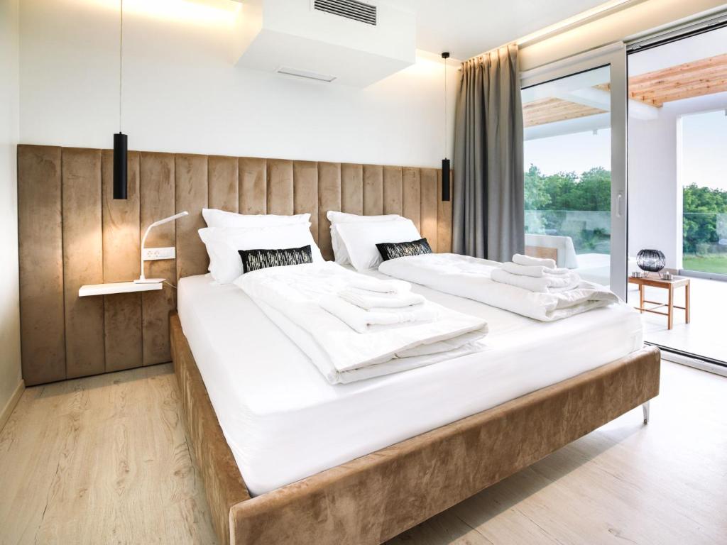 Łóżko lub łóżka w pokoju w obiekcie Holiday Home Villa Sonia by Interhome