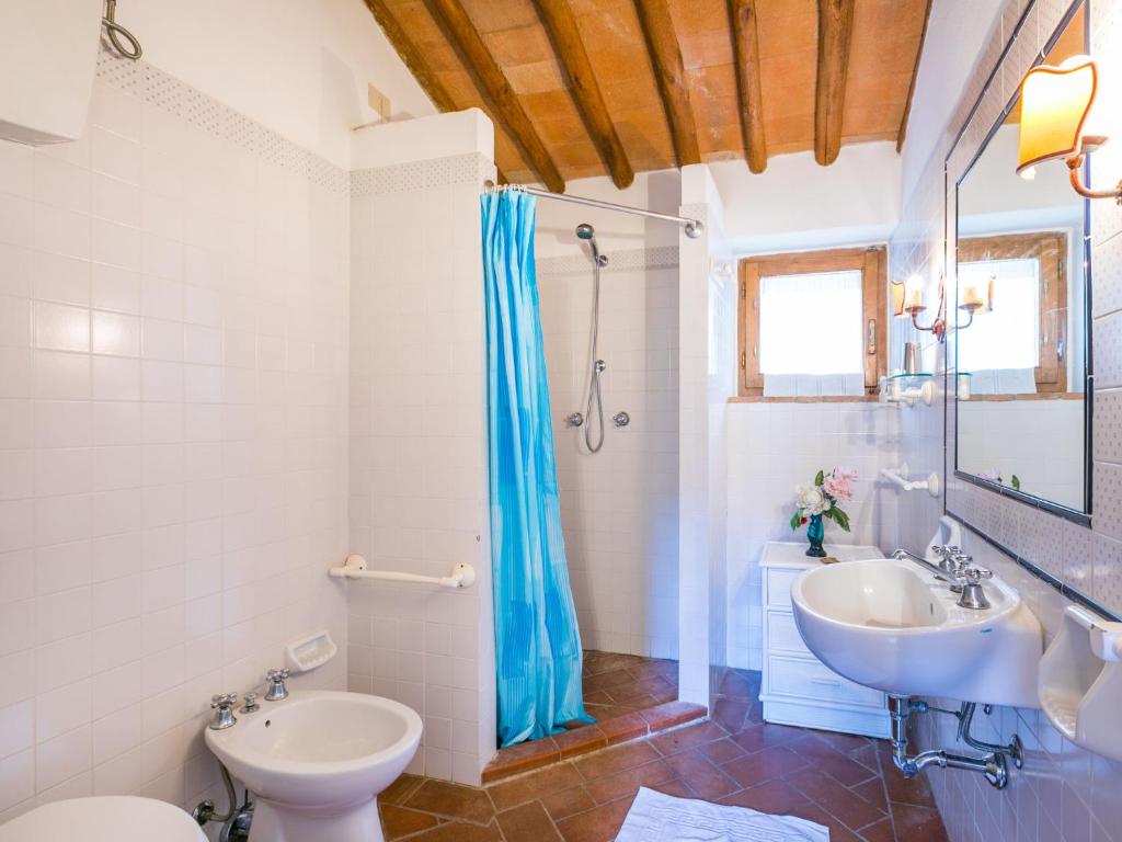 Kúpeľňa v ubytovaní Apartment Cellole - Torretta - CTC153 by Interhome