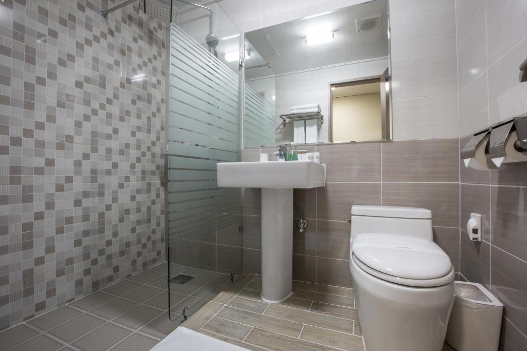 Koupelna v ubytování Elin Hotel