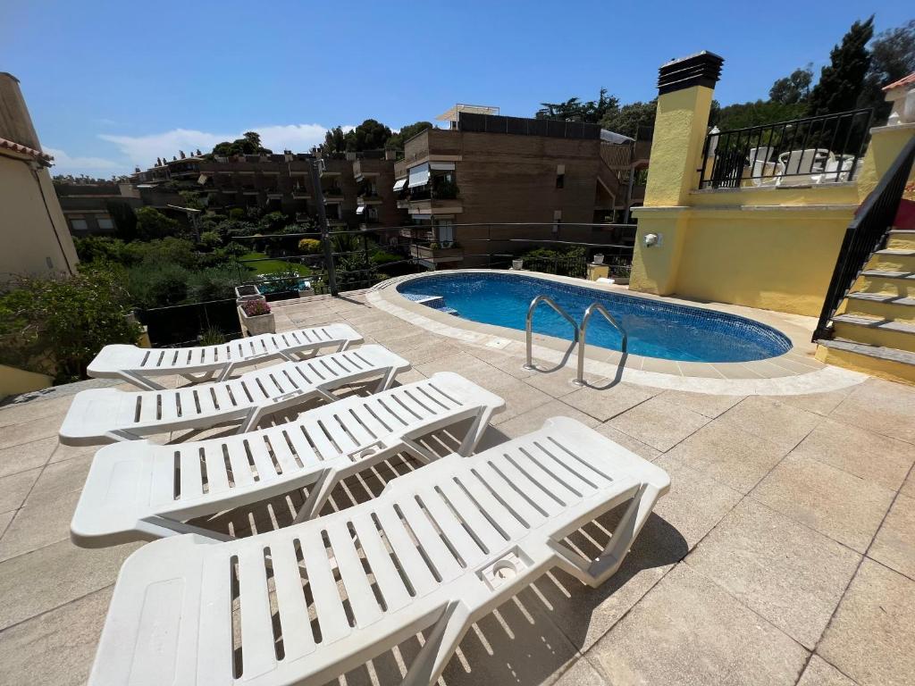 Afbeelding uit fotogalerij van Apartaments Monjardí in Lloret de Mar