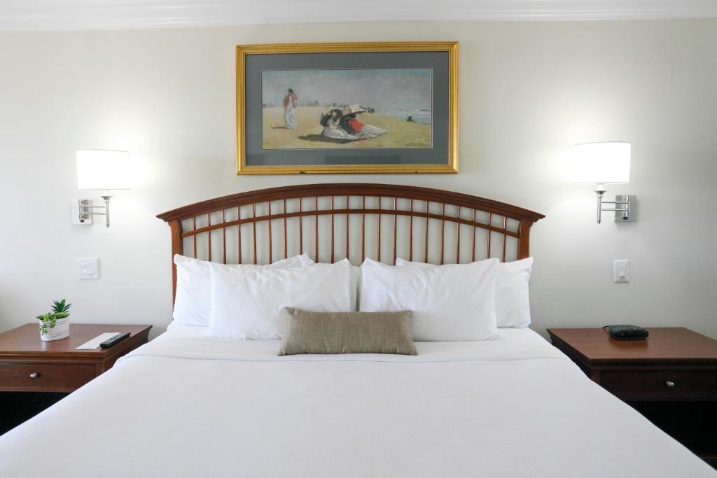 La Mer Beachfront Resort - 