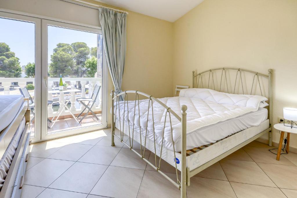 Postel nebo postele na pokoji v ubytování Port Petit 10 Empuriabrava Amarre 3x8 -Immo Barneda