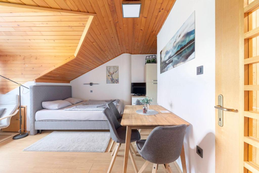 Postel nebo postele na pokoji v ubytování Apartma Alpine Space, Kranjska Gora - Center