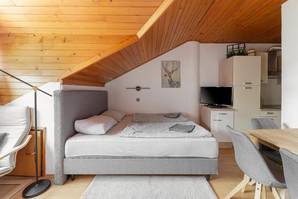 Postel nebo postele na pokoji v ubytování Apartma Alpine Space, Kranjska Gora - Center