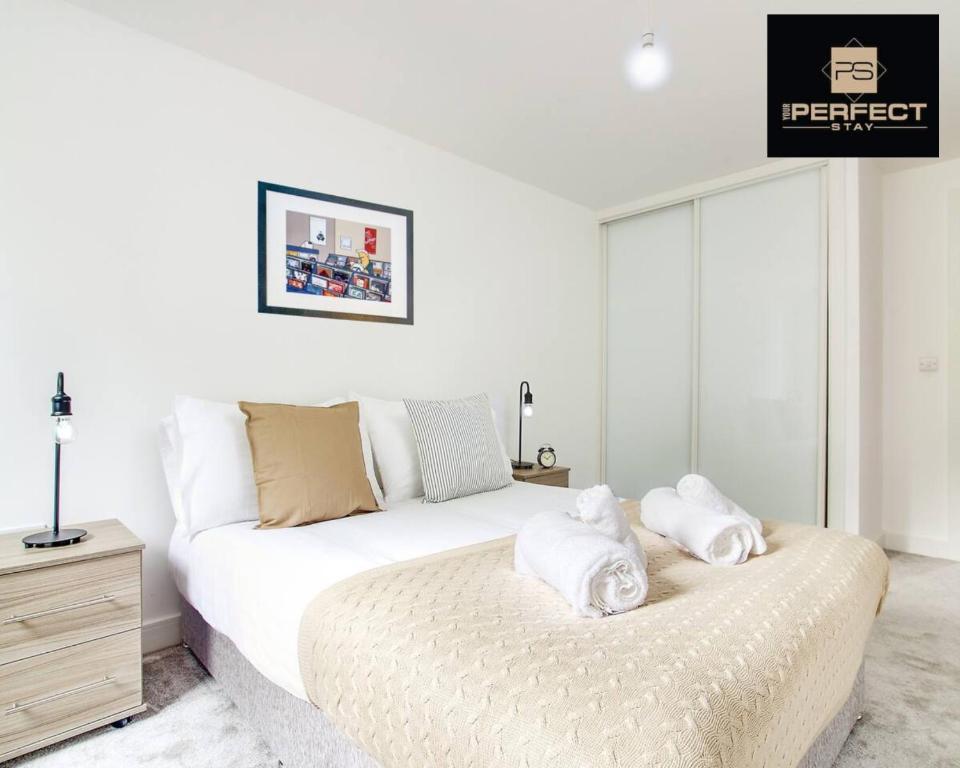 a bedroom with a bed with towels on it at Luxe Modern Apartment By Your Perfect Stay Short Lets Birmingham in Birmingham
