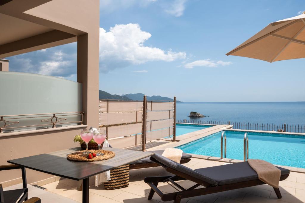 Bazén v ubytování Sivota Diamond Spa Resort nebo v jeho okolí