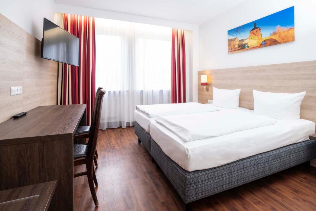 Postel nebo postele na pokoji v ubytování Hotel National