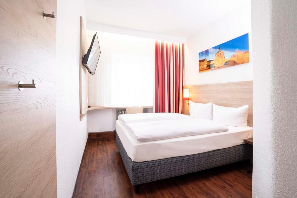 Postel nebo postele na pokoji v ubytování Hotel National