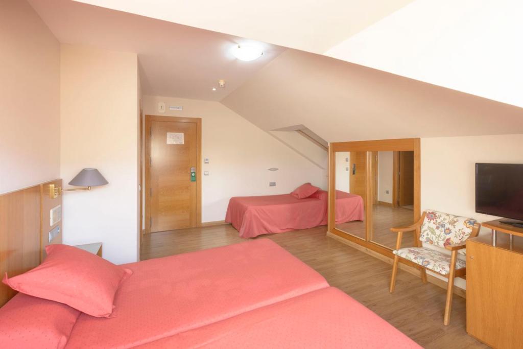 Villa De Llanes - Triple Room