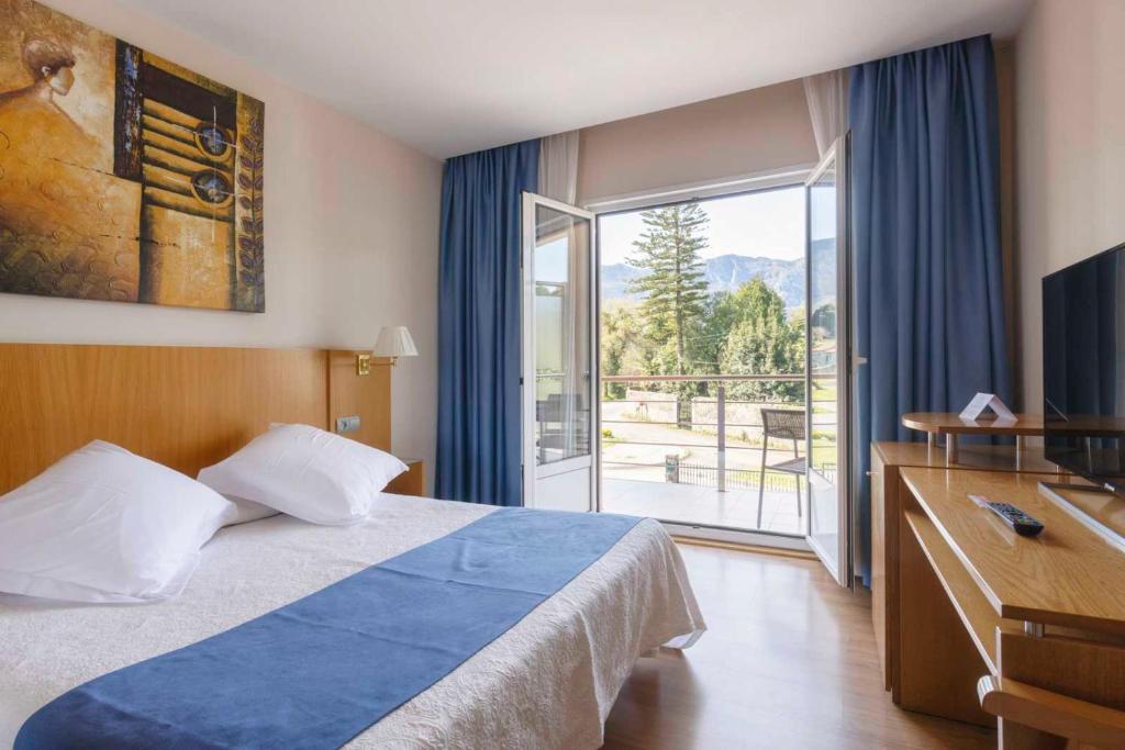 Villa De Llanes - Double Or Twin Room With Terrace