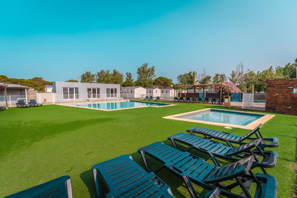 Bazén v ubytování Camping le Roucan West nebo v jeho okolí