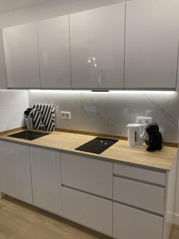 A kitchen or kitchenette at Bravo Murillo Apartments