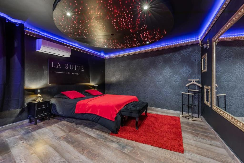 Postel nebo postele na pokoji v ubytování COCONROOM balneo-sauna La suitE