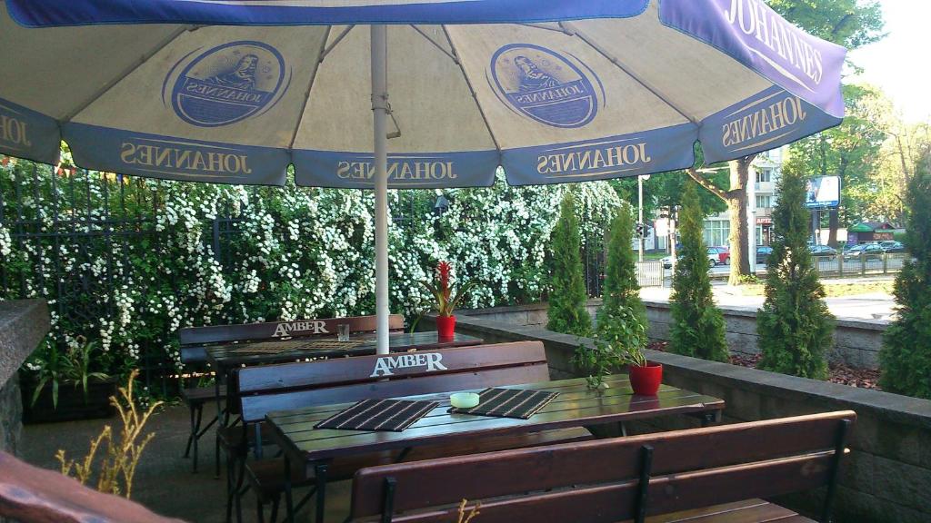 Reštaurácia alebo iné gastronomické zariadenie v ubytovaní Villa Lido