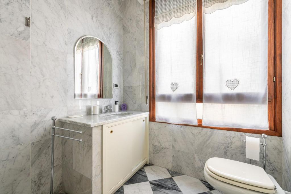 Kúpeľňa v ubytovaní Goldhouse