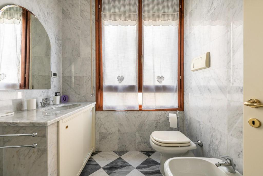 Kúpeľňa v ubytovaní Goldhouse