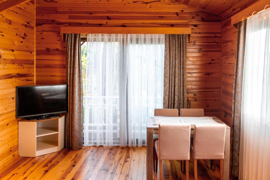 TV a/nebo společenská místnost v ubytování Rüya Villen Park