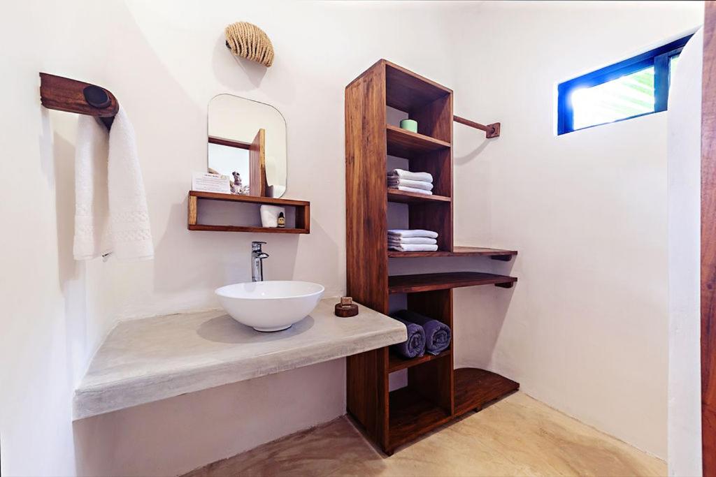 Koupelna v ubytování Mi Kasa Tu Kasa Bacalar by Nah Hotels