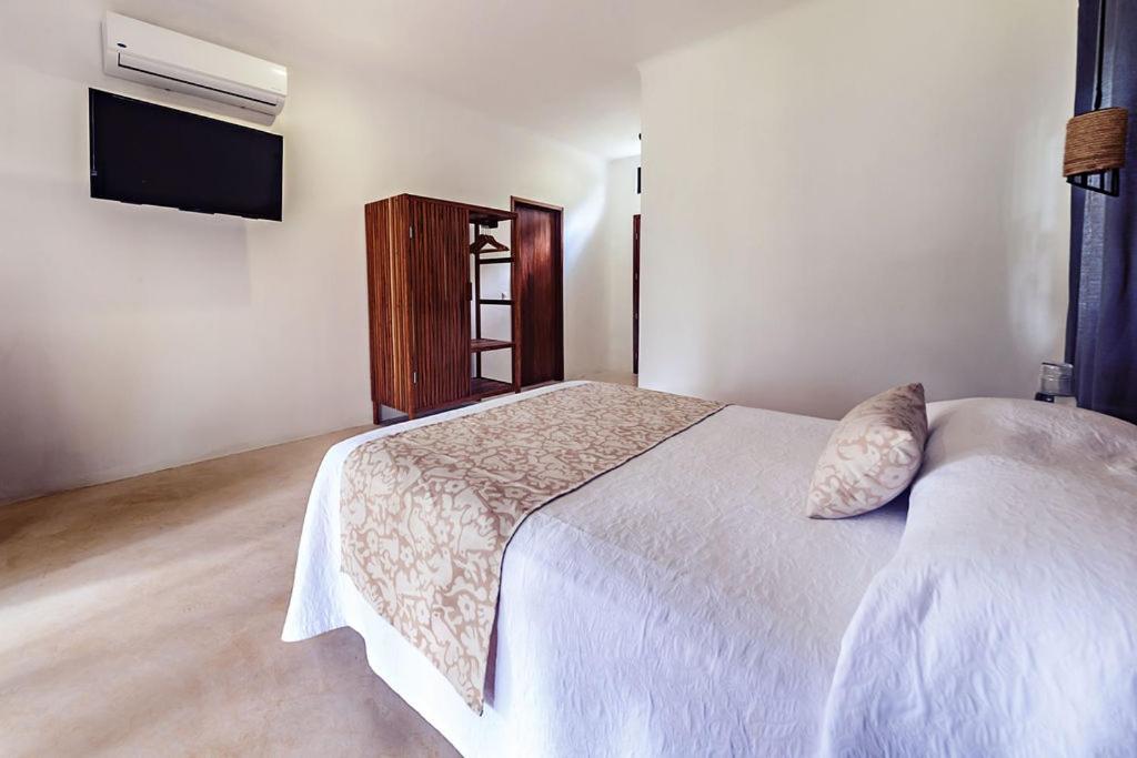 Postel nebo postele na pokoji v ubytování Mi Kasa Tu Kasa Bacalar by Nah Hotels