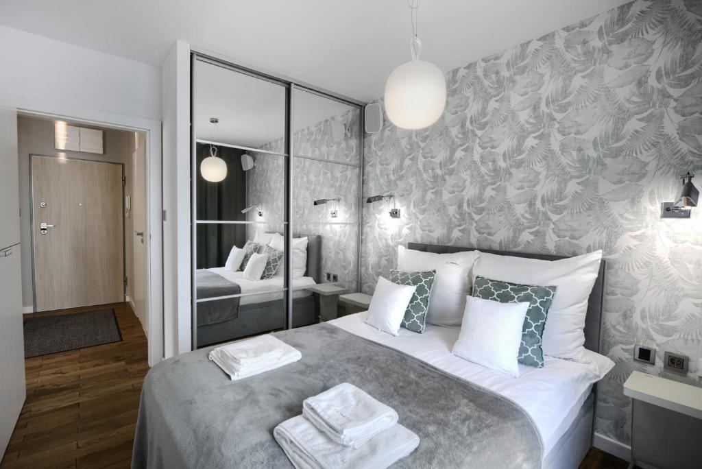 AboutArtApartments - Twin Towers - 8