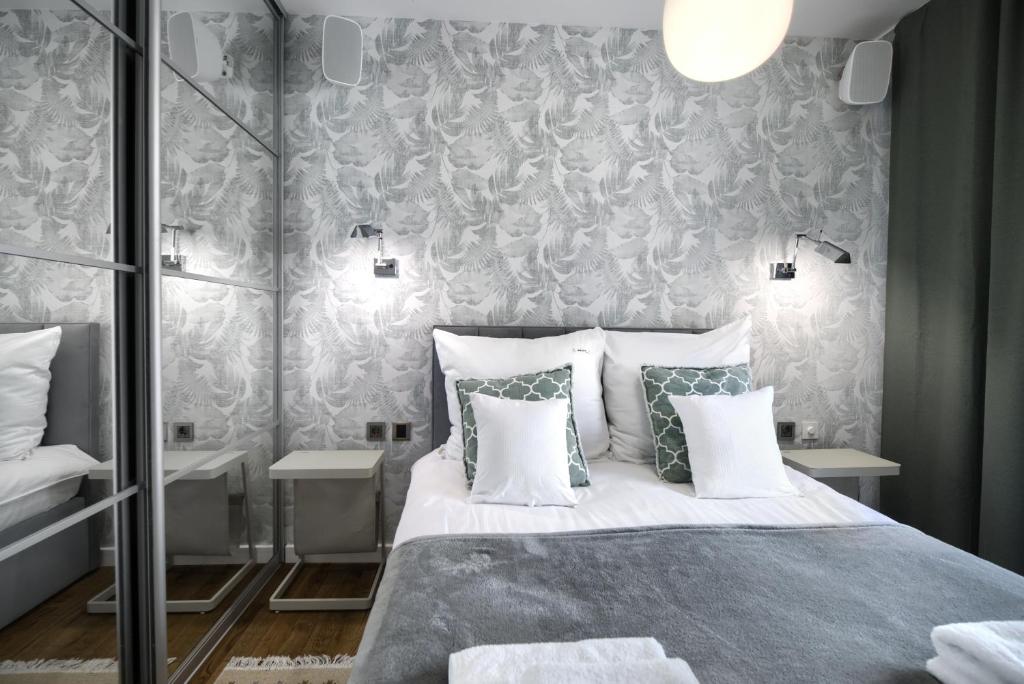 AboutArtApartments - Twin Towers - 7