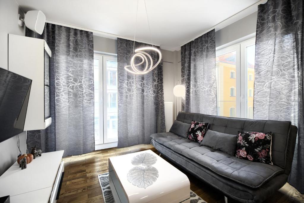 AboutArtApartments - Twin Towers - 4