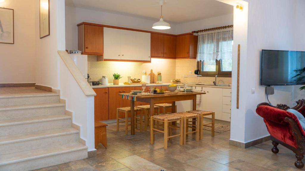 Kuchyň nebo kuchyňský kout v ubytování Postmans Apartment Under Meteora