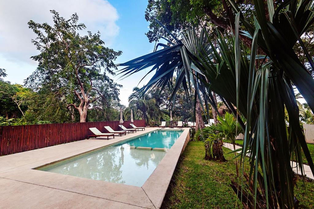 Bazén v ubytování Mi Kasa Tu Kasa Bacalar by Nah Hotels nebo v jeho okolí