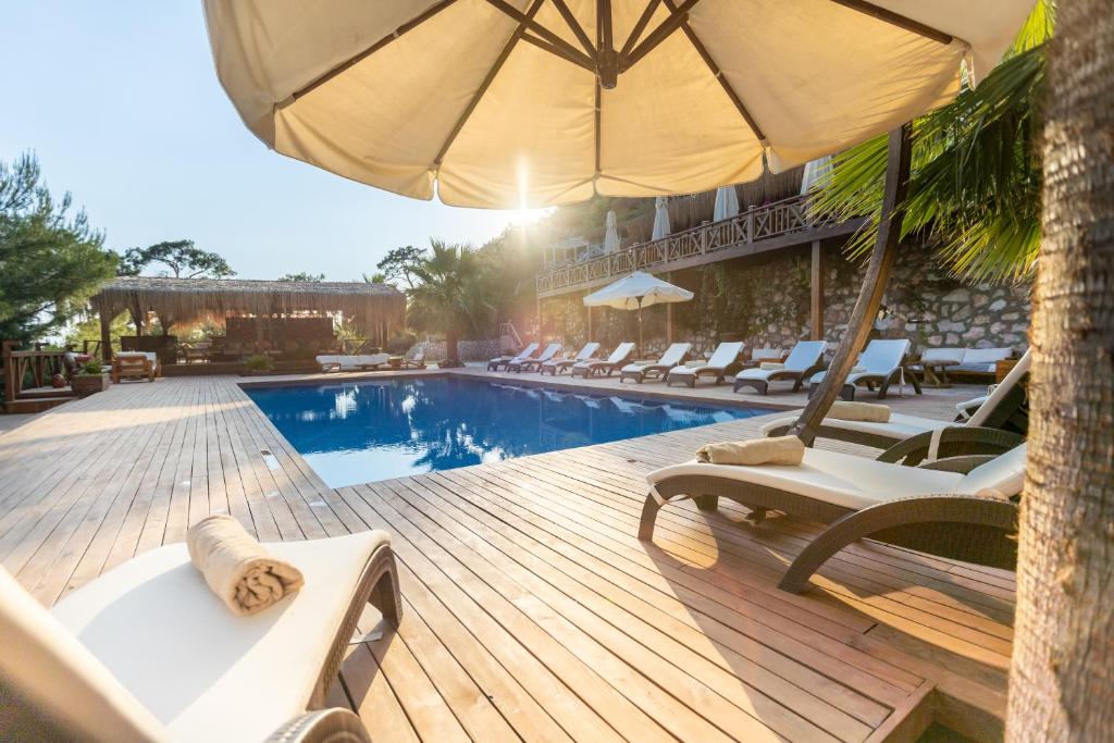 Бассейн в La Boheme Kabak Adults Only или поблизости