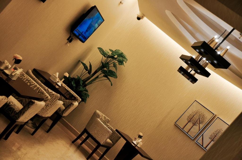 TV a/nebo společenská místnost v ubytování Asherij Hotel