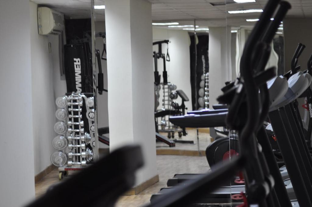 Fitness centrum a/nebo fitness zařízení v ubytování Asherij Hotel