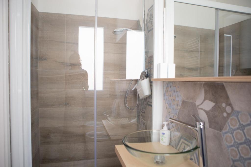 A bathroom at CASA MAIOLICA