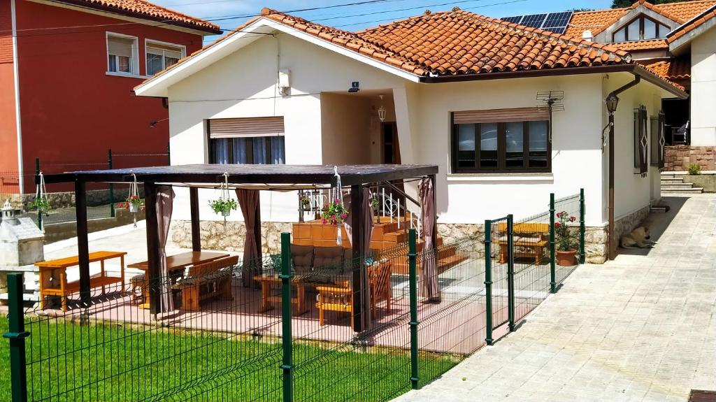 a gazebo in front of a house at Casa la Juncara in Guarnizo